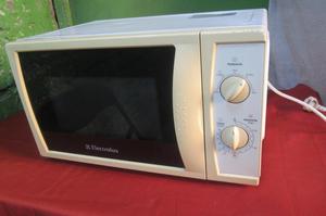 HORNO MICROONDAS ELECTROLUX 24 LTRS