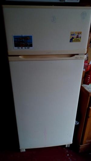 Se remata refrigeradora mediana de 160 de alto