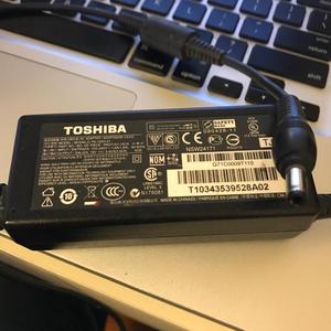 Cargador de Laptop Toshiba