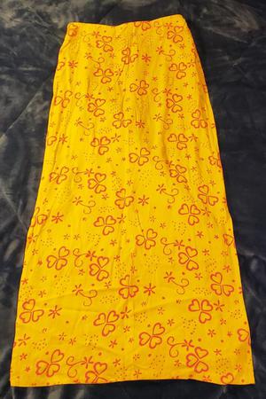 Falda amarilla BUGUI Talla  S/.40