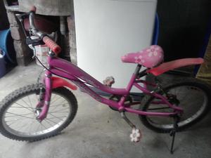 BICICLETA DE NIÑA EN COMAS