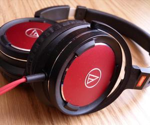 Audífonos Audio Technica ATHWS55 Solid Bass Rojo/ Negro