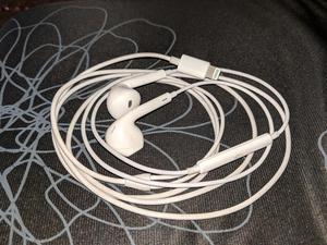 Apple Earpods Lightning y Apple Adaptador audio