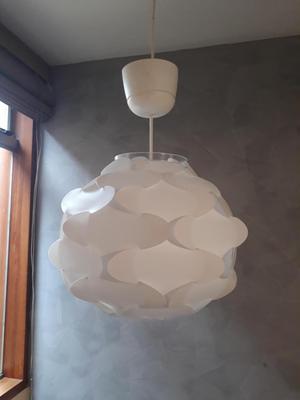 Lámpara colgante de techo decorativa blanca poco uso