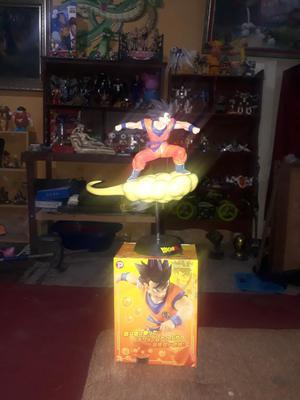Goku con Su Nube Boladora Original