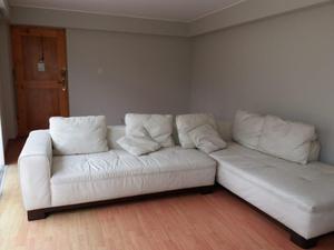 Sofa Elegante Seccional de cuero en color blanco