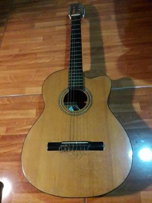 Guitarra de Madera con Estuche
