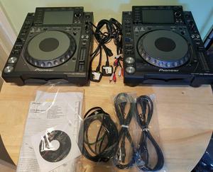 2x Pioneer CDJ Professional CD / MP3 Turntable with