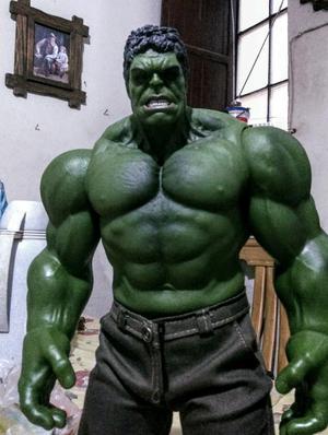 Hulk 42 Cm. Figura de Colección
