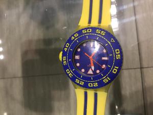 Reloj swatch azulamarillo