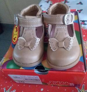 Oferta Zapatos de bebe para ñiña en caja marca Bubble