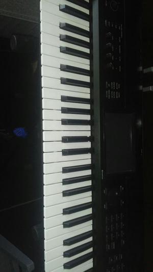 Teclado Marca Korg Krome...