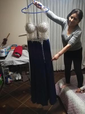 Vendo hermoso vestido talla M grande largo con abertura