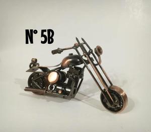 Motocicleta modelo retro de metal