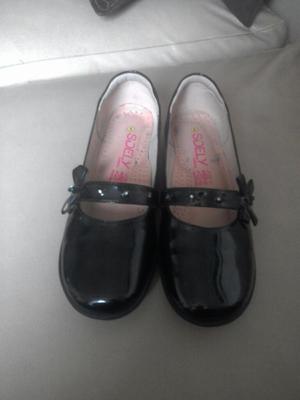Zapatos de Vestir de Charol Tlla 35