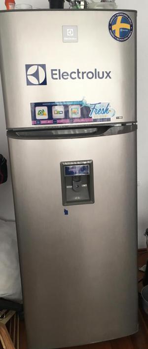 Refrigerador con dispensador de agua