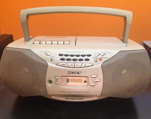 Radio Sony con reproductor de CD y caset