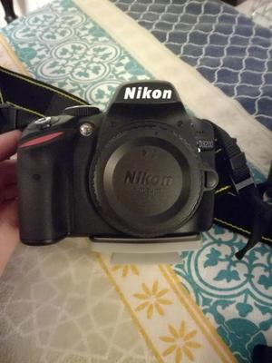 Vendo Cámara Nikon D con Lente