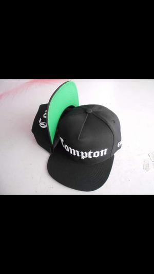 Gorra Negra Compton