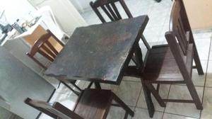 Por mudanza: mesa y 4 sillas de madera