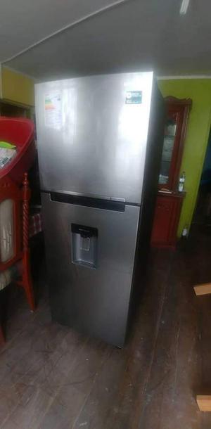 Refrigeradora Sansumg 4 Meses de Uso