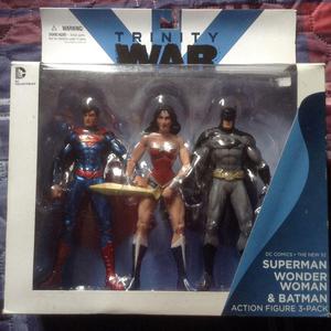 Dc Trinity War: Superman, Wonder Woman, Batman