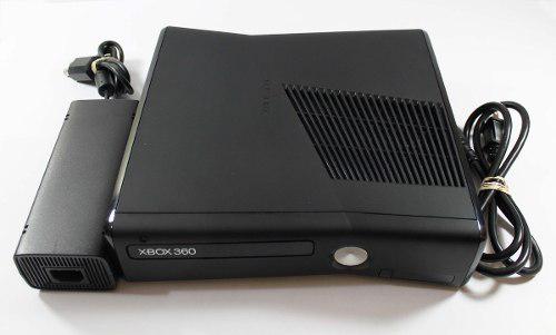 Combo Xbox 360 Slim + 3 Controles Inalámbricos + Kinect