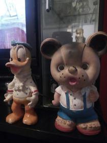 antiguos muñecos de jebe de pato donald y oso
