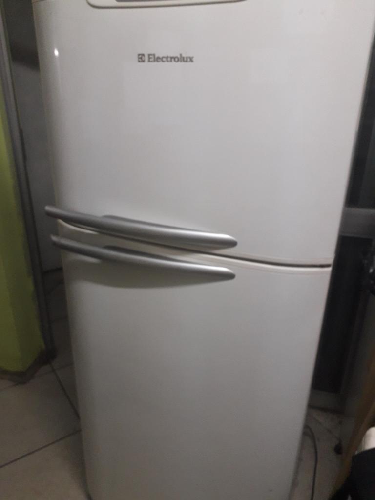 Refrigeradora Nofrost Electrolux Usada