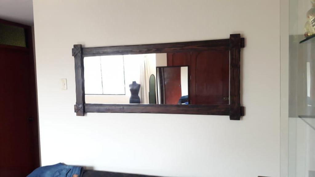 Espejo de madera caoba con aplicaciones de cuero 160 x 70