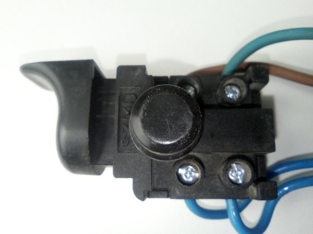 Interruptor para cepillo electrico Black and Decker modelo