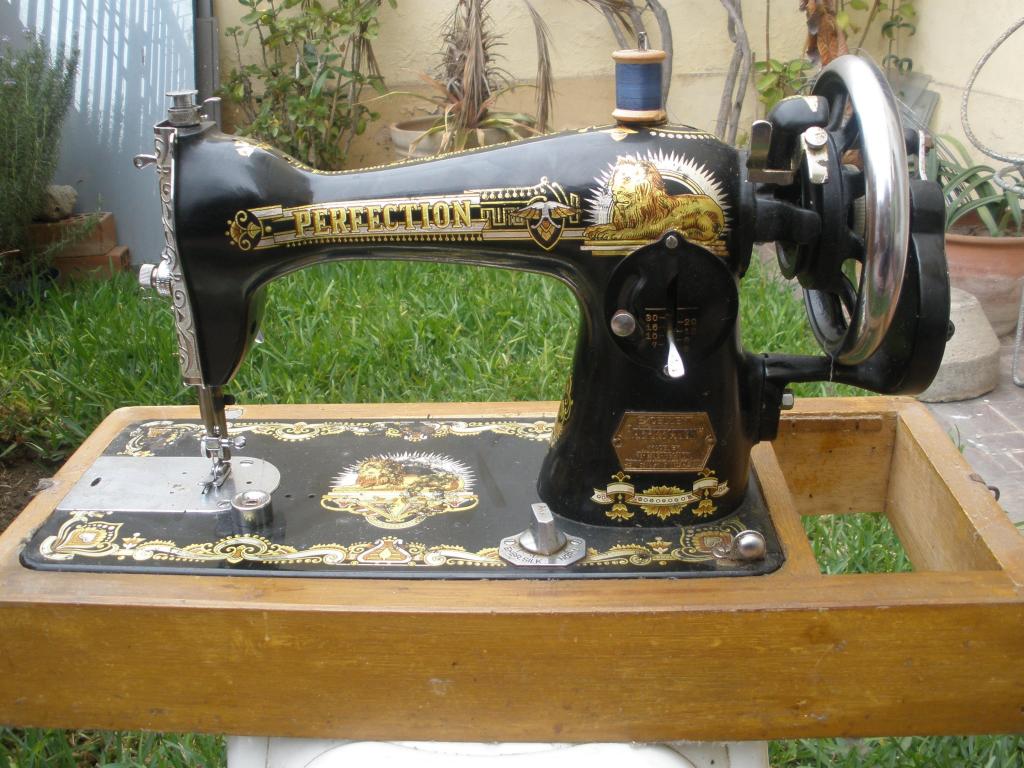 Maquina de coser Perfection PORTATIL