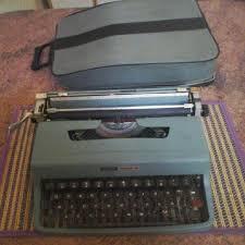 maquina de escribir olivetti lettera 32 con estuche de cuero