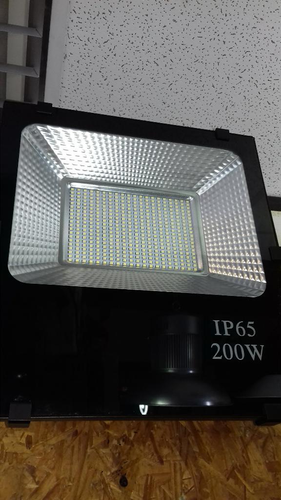 Reflectores Leds de 200w Riccers