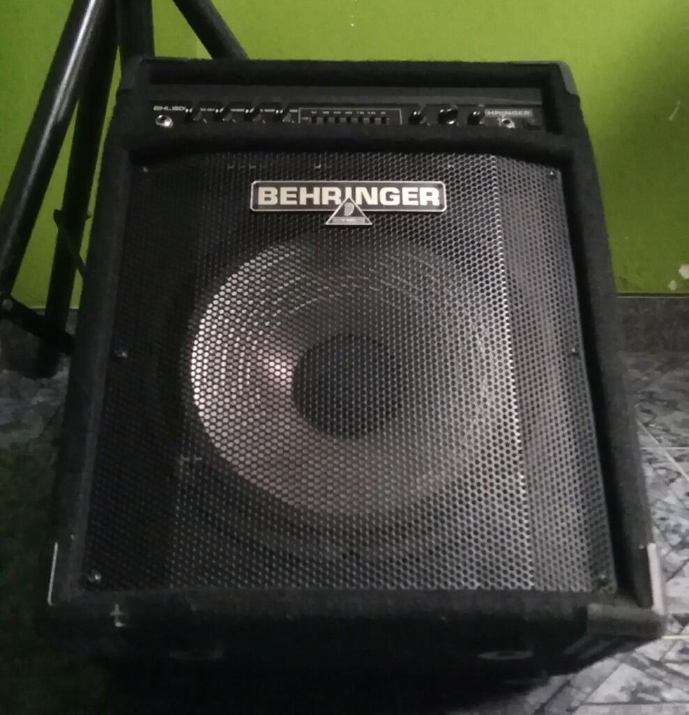 Amplificador Behringer de bajo