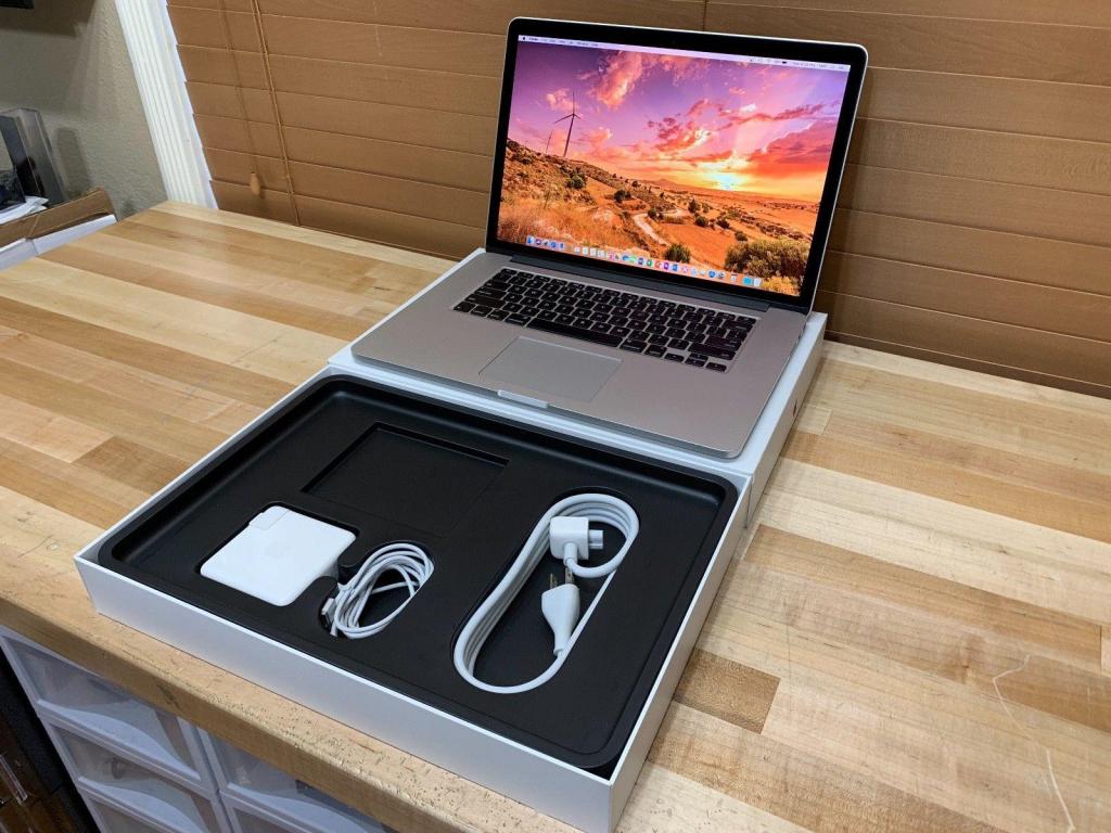 Apple MacBook Pro 17 Notebook