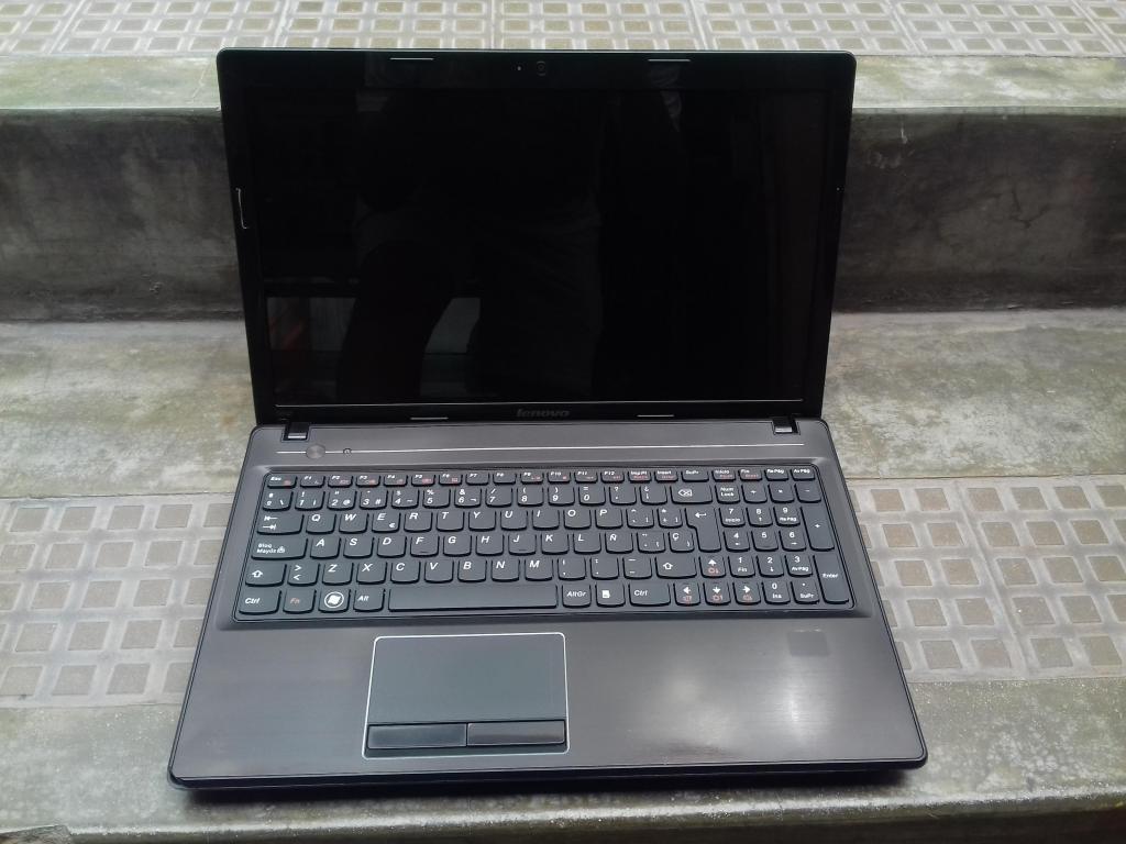 Laptop LENOVO i3/4GB ram/750GB de Disco Duro