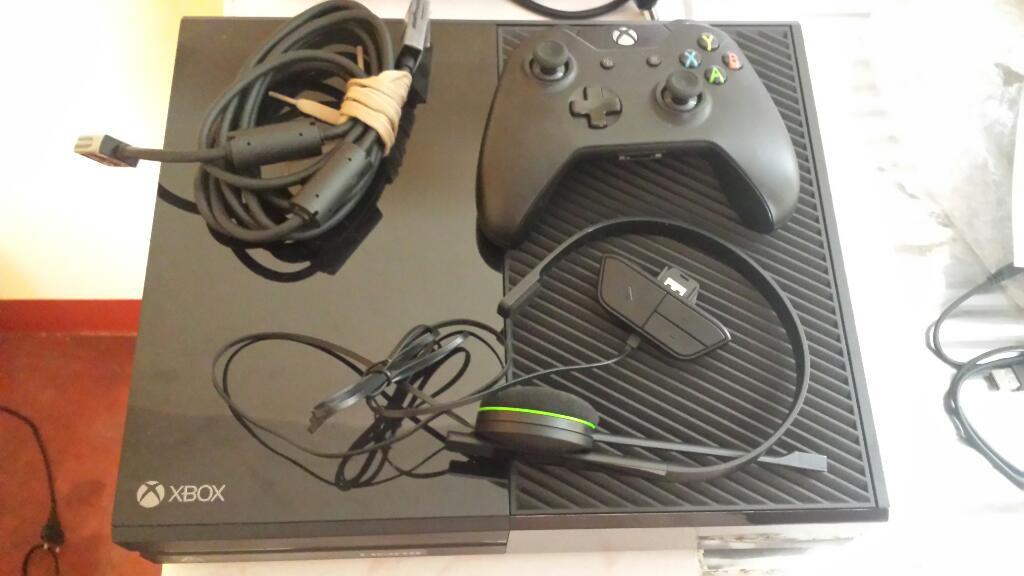 Xbox One 500gb con 1 Mando Y Accesorios