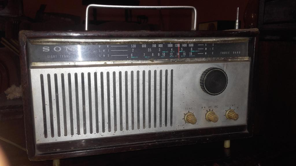 Radio antiguo SONY transistor funcionando