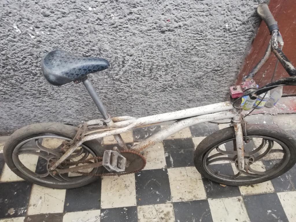 Bicicleta Vieja Y Oxidadaa