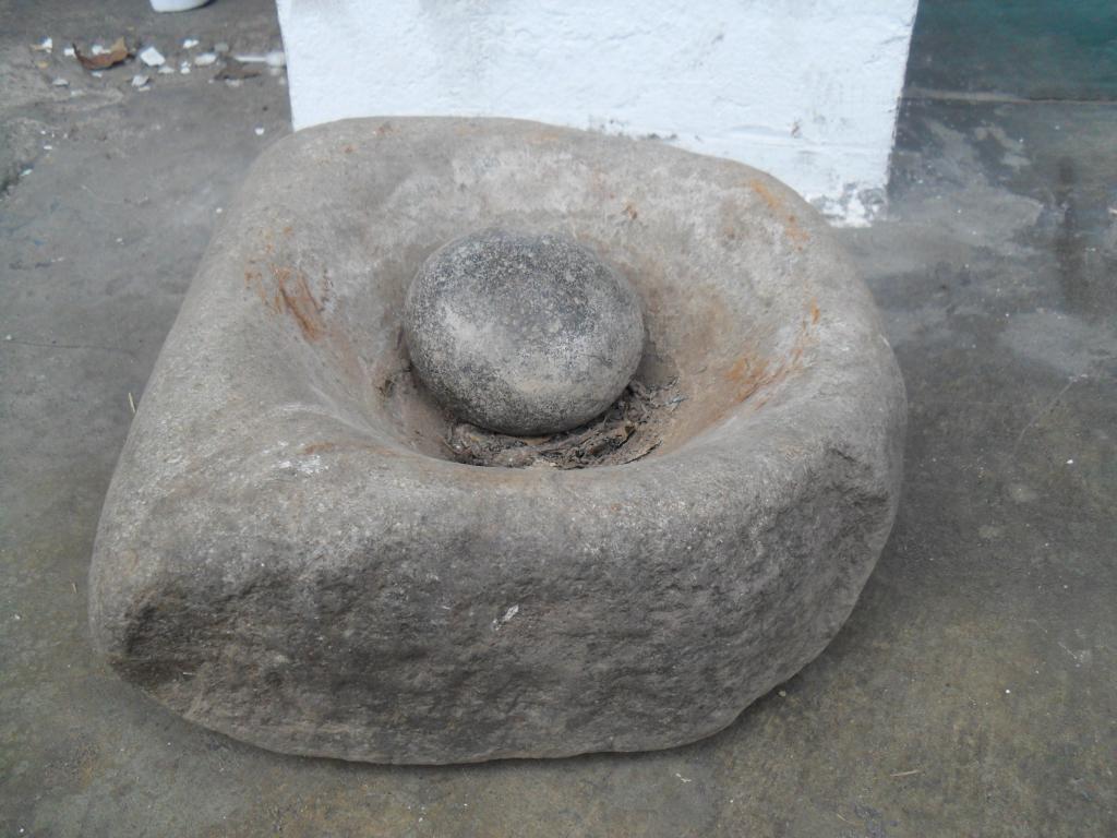 Antiguo mortero de piedra