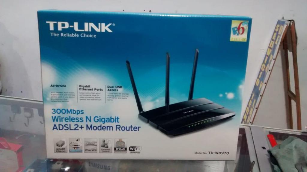 Módem router ADSL2 Gigabit e Inalámbrico N a 300Mbps