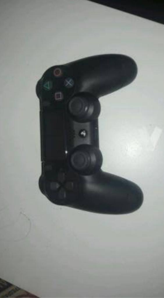 Vendo Mando Ps4 por Viaje