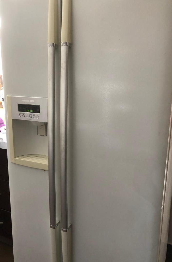 Refrigeradora LG Side by Side blanca, gran capacidad