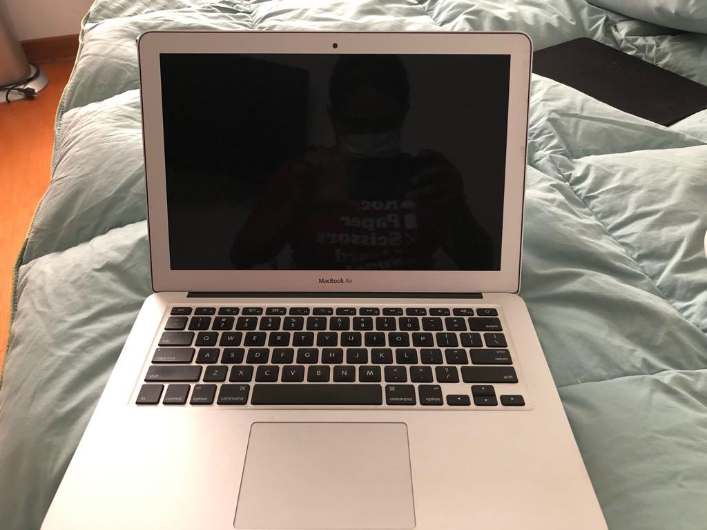 Vendo Macbook Air mid  modelo A