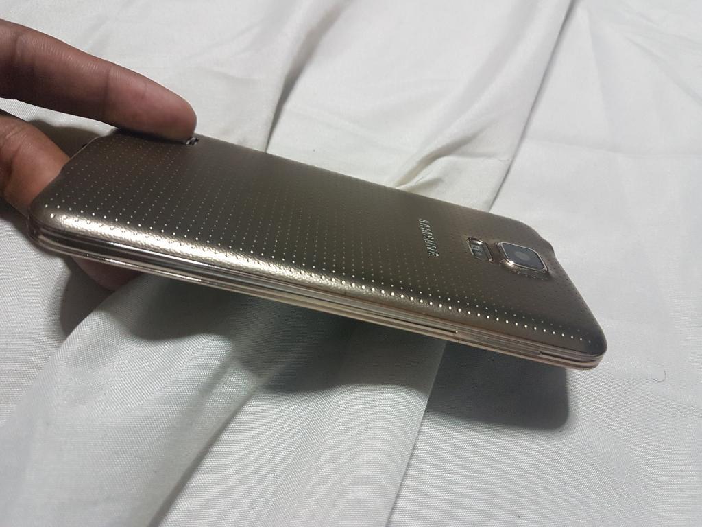 Samsung Galaxy S5 Gold