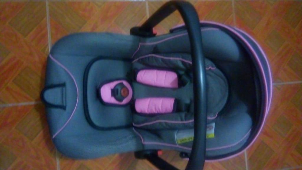 Vendo • Porta bebe transportable para el auto Marca Baby