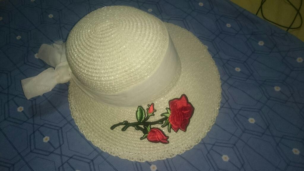 Sombrero con Bordado de Rosa