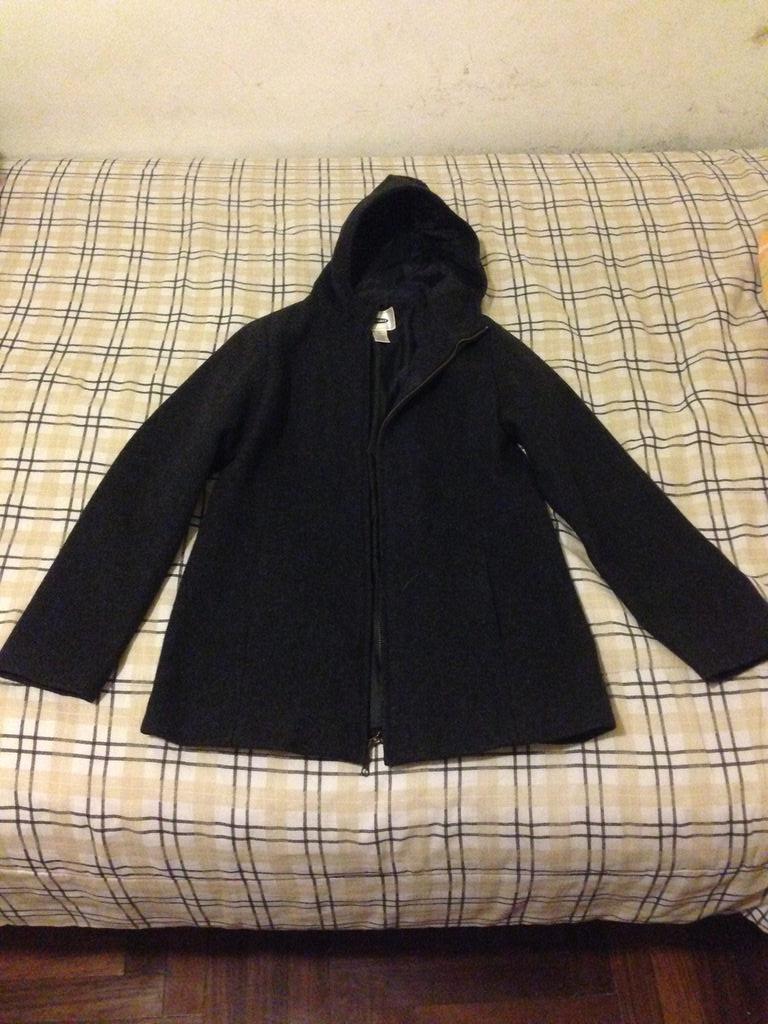 casaca negra marca old navy americana de talla XS con