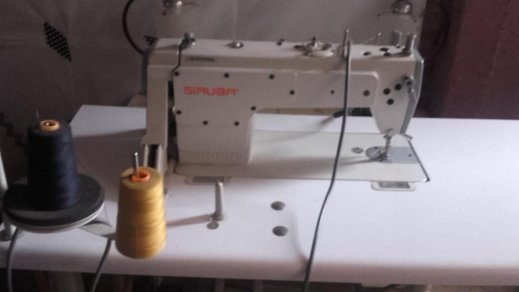 Maquina de coser semi nueva!